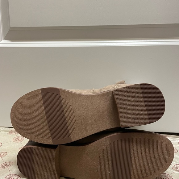 Boots - Picture 3 of 4